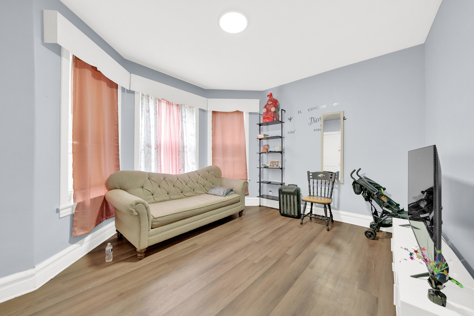 2853 W 40th Street Property Photo 4