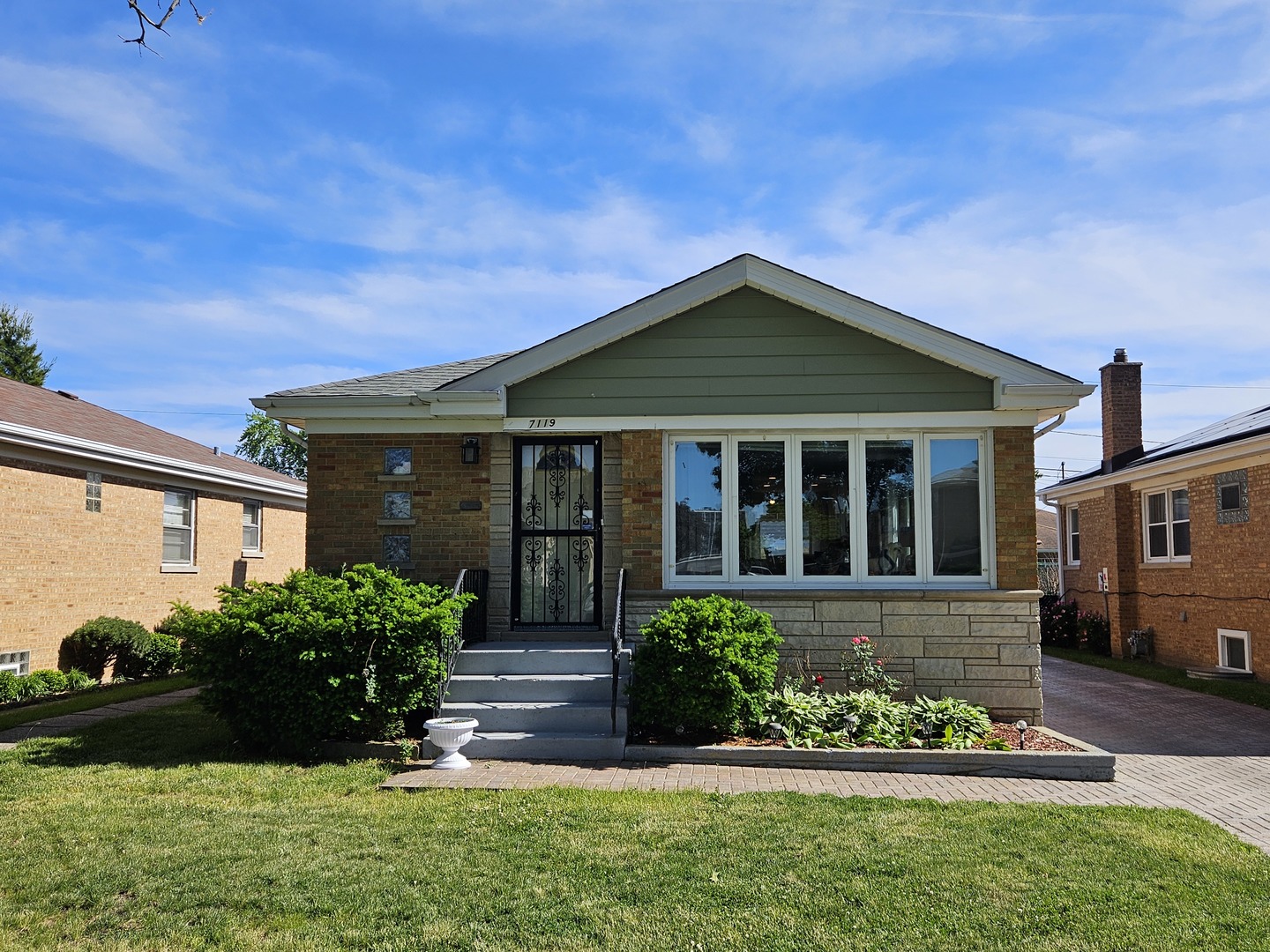 7119 W Sunnyside Avenue Property Photo 1