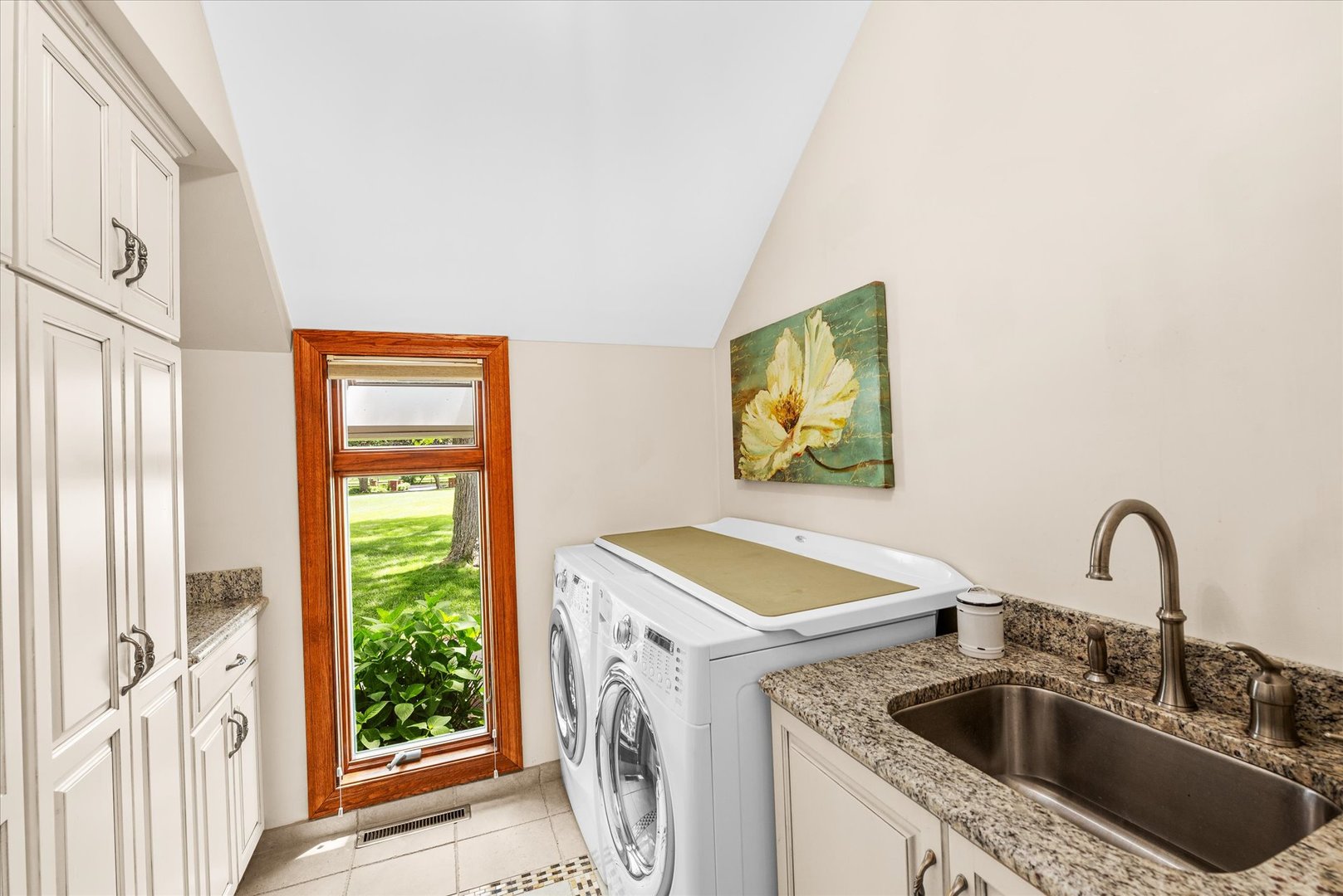 6n056 Surrey Road Property Photo 16