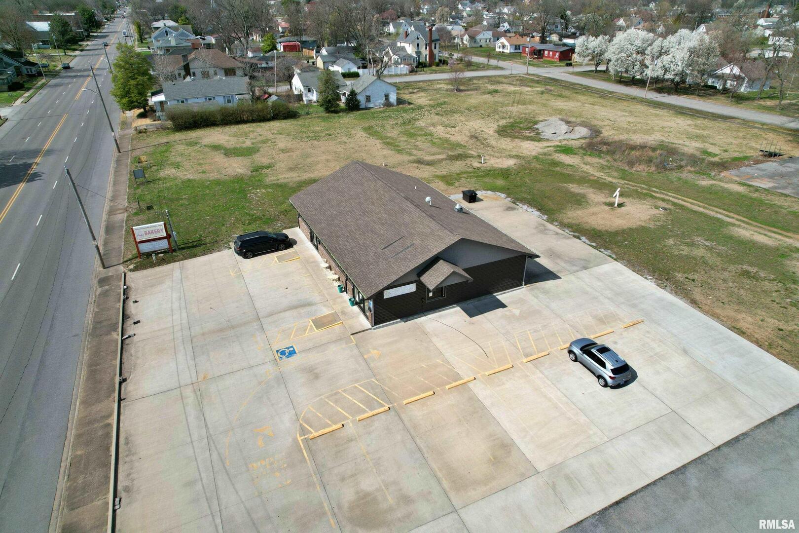 613 E 5th Street Property Photo 2