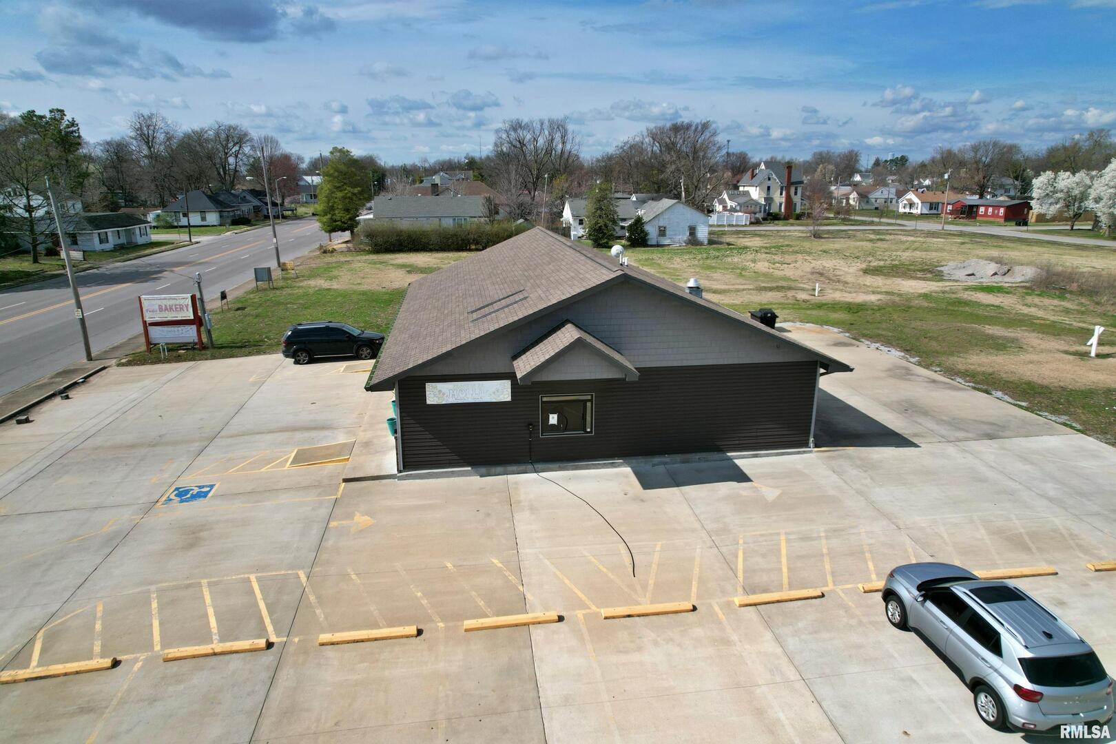 613 E 5th Street Property Photo 3
