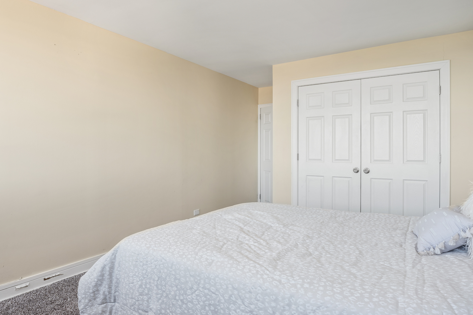 4800 S Lake Park Avenue 2005 Property Photo 13