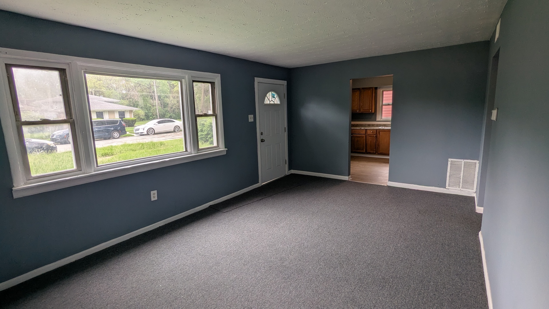 14136 S Hoxie Avenue Property Photo 3