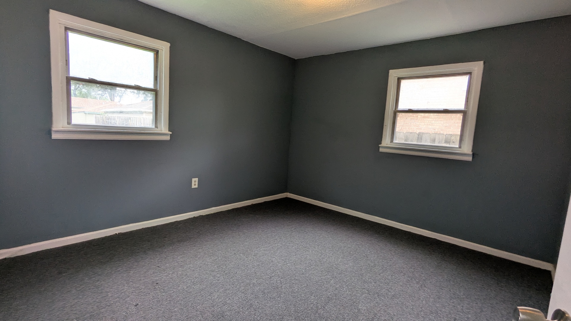 14136 S Hoxie Avenue Property Photo 8