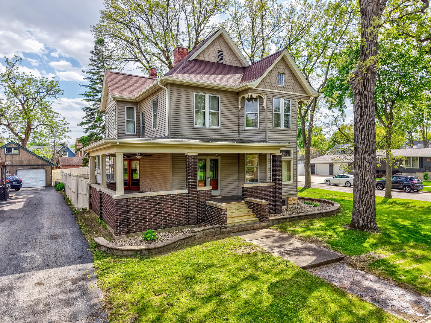 401 E Prospect Avenue Property Photo 1