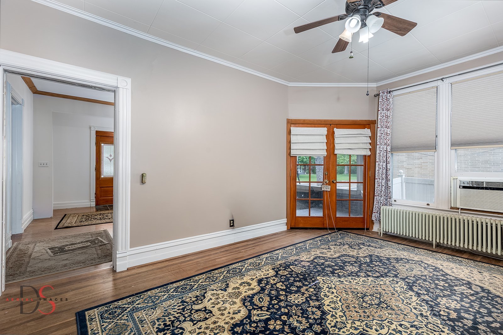 401 E Prospect Avenue Property Photo 8