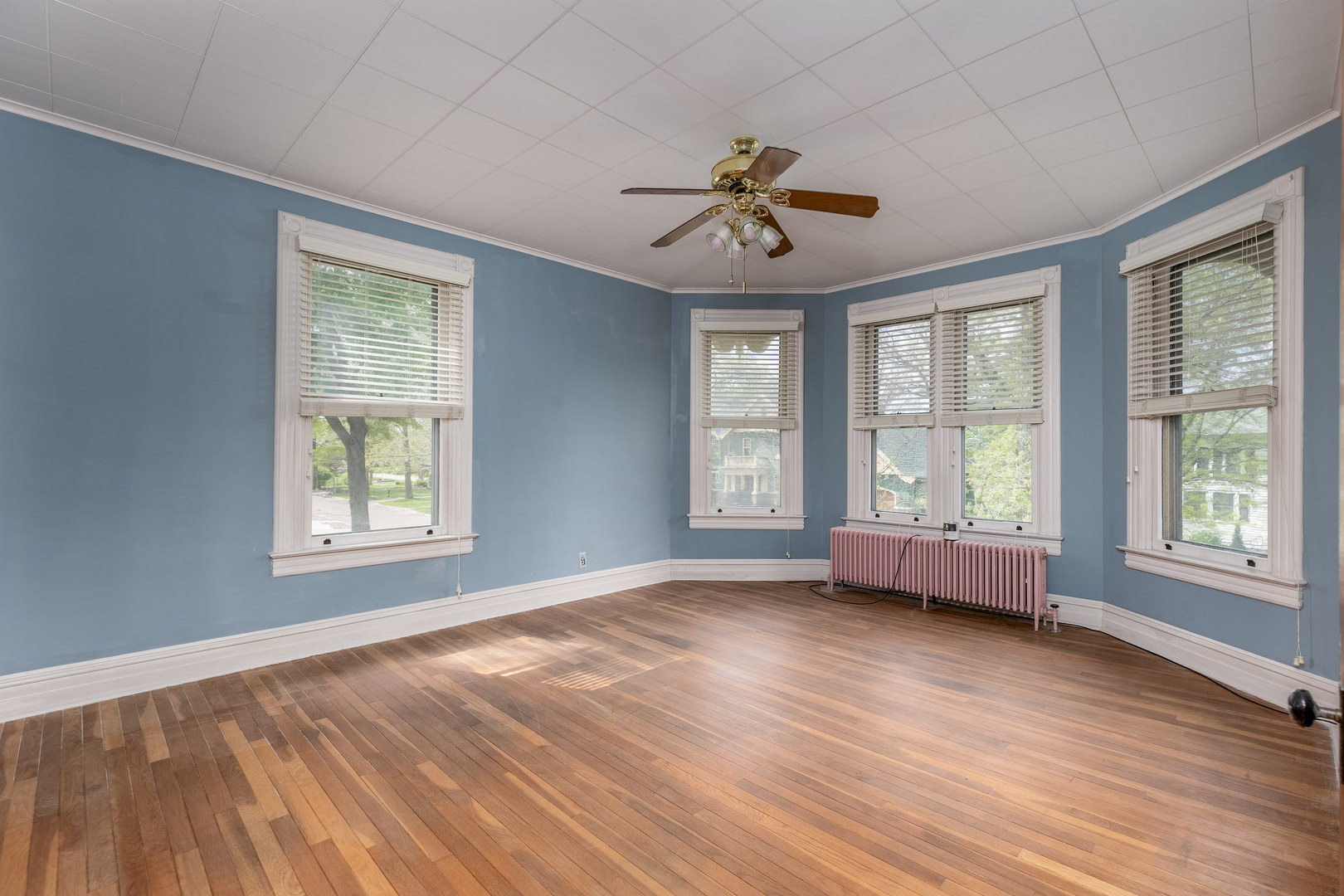 401 E Prospect Avenue Property Photo 23