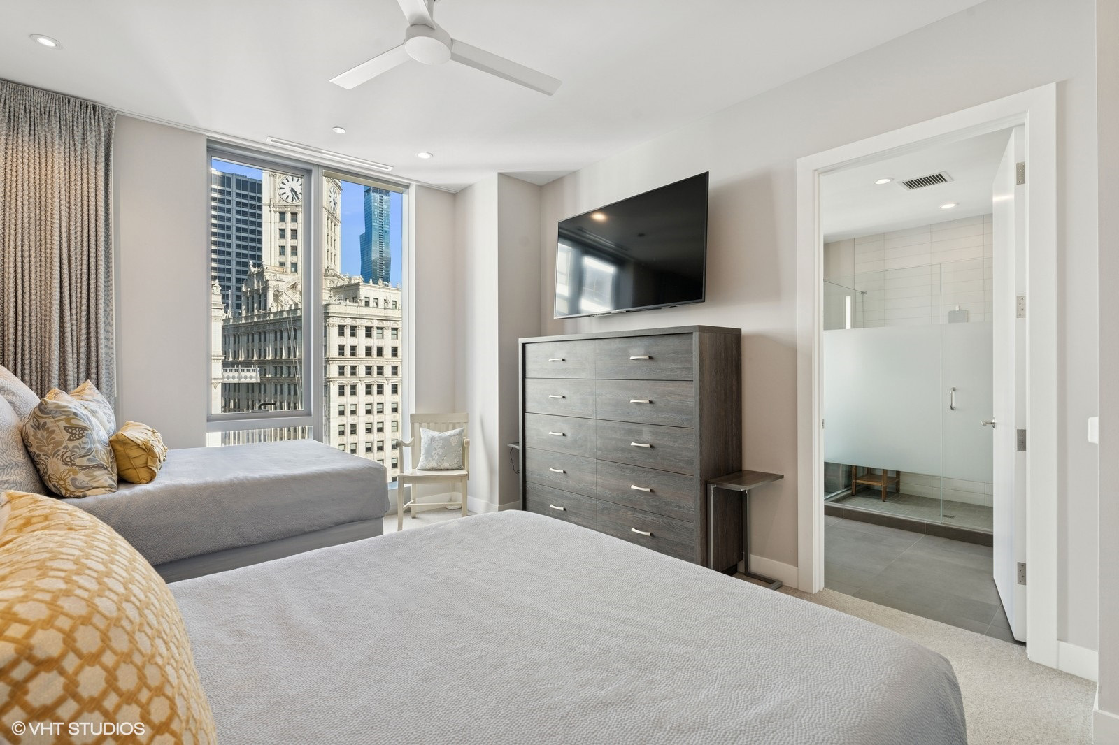 403 N Wabash Street 15b Property Photo 16