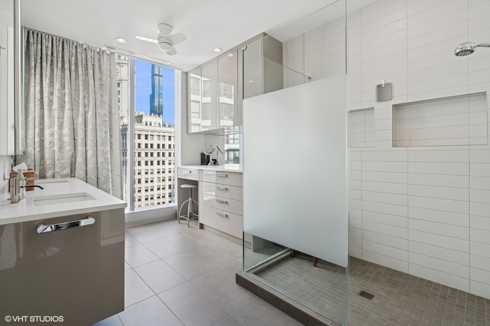 403 N Wabash Street 15b Property Photo 17