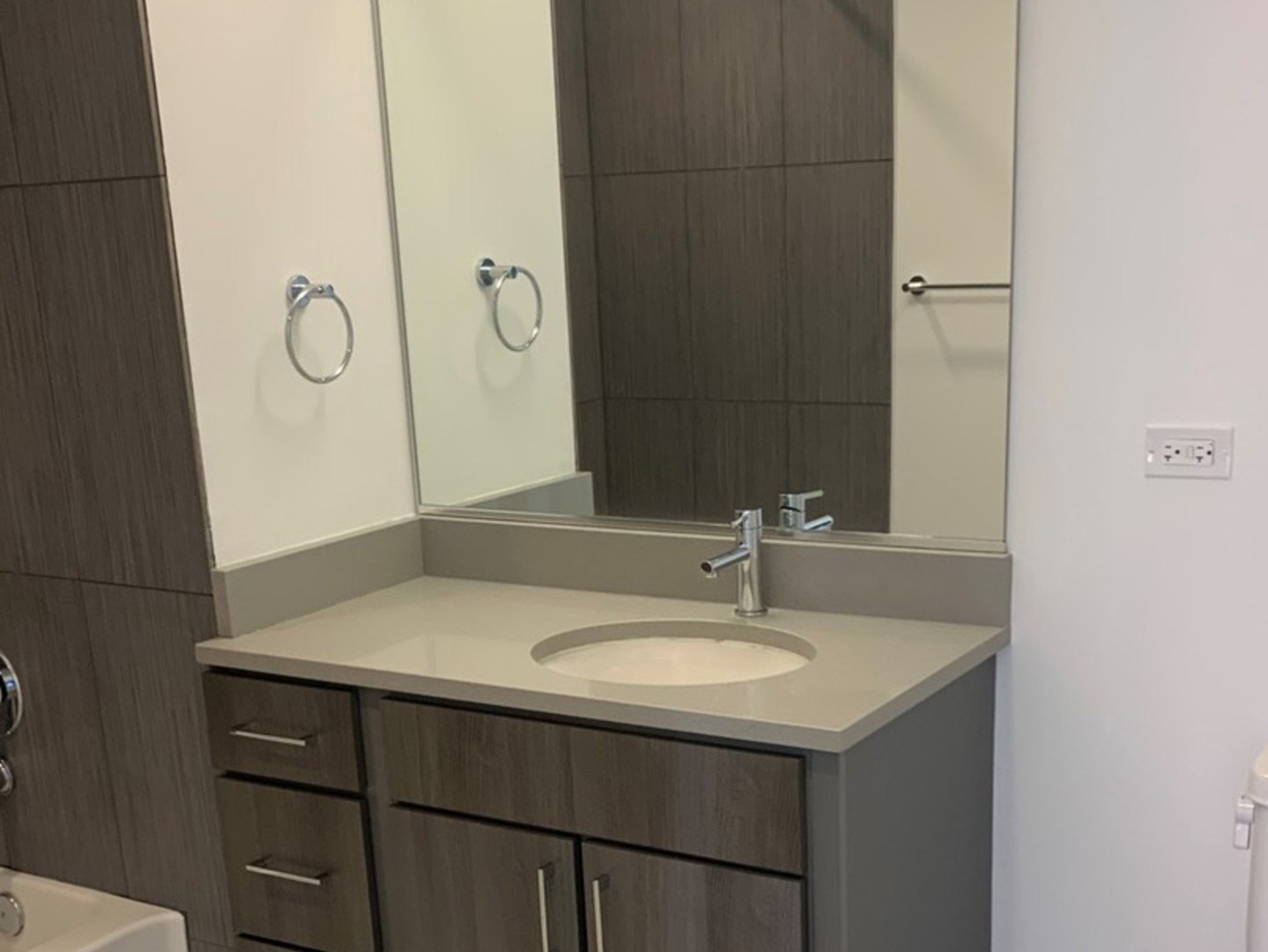 847 Chicago Avenue 701 Property Photo 6