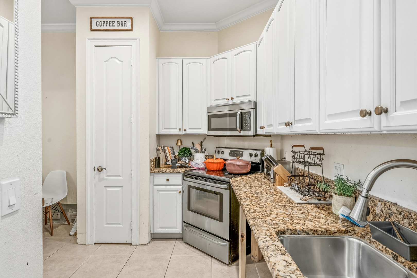 1875 Bridgepointe Circle 31 Property Photo 10