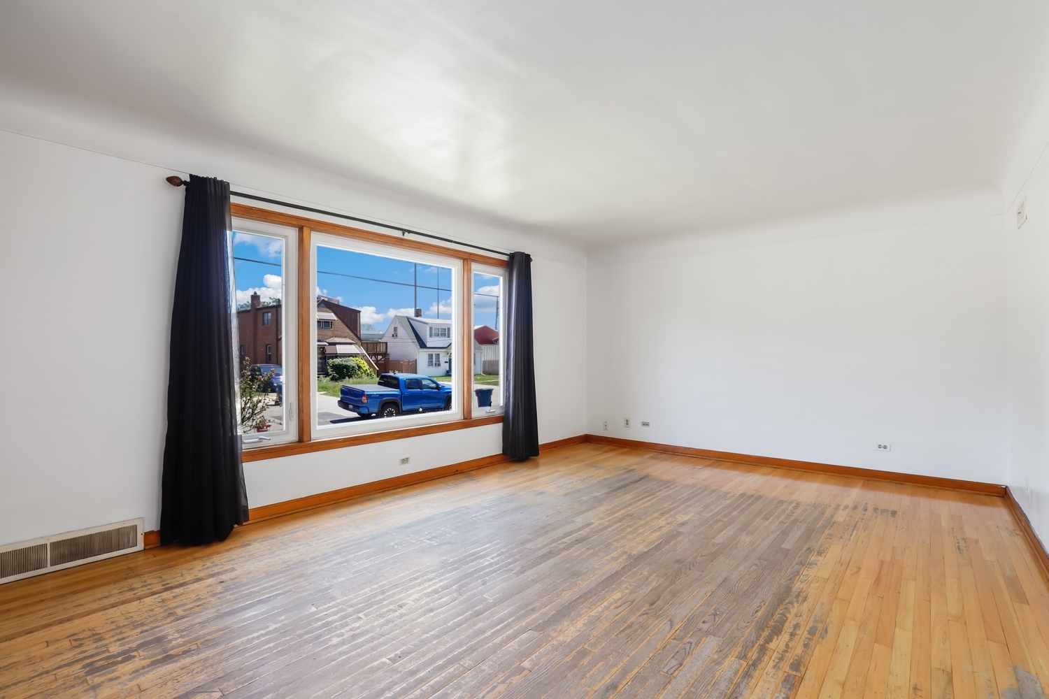 14620 S Short Street Property Photo 5