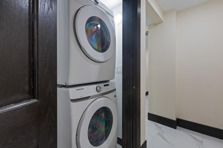444 E 48th Street B2 Property Photo 16