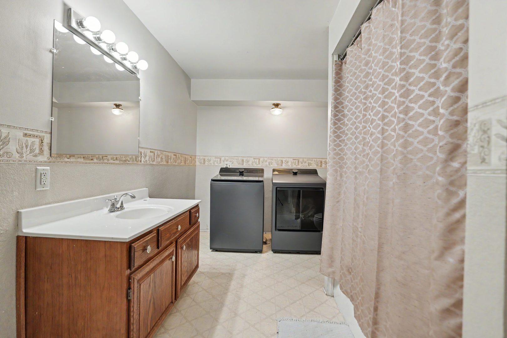 205 N Walnut Street Property Photo 9