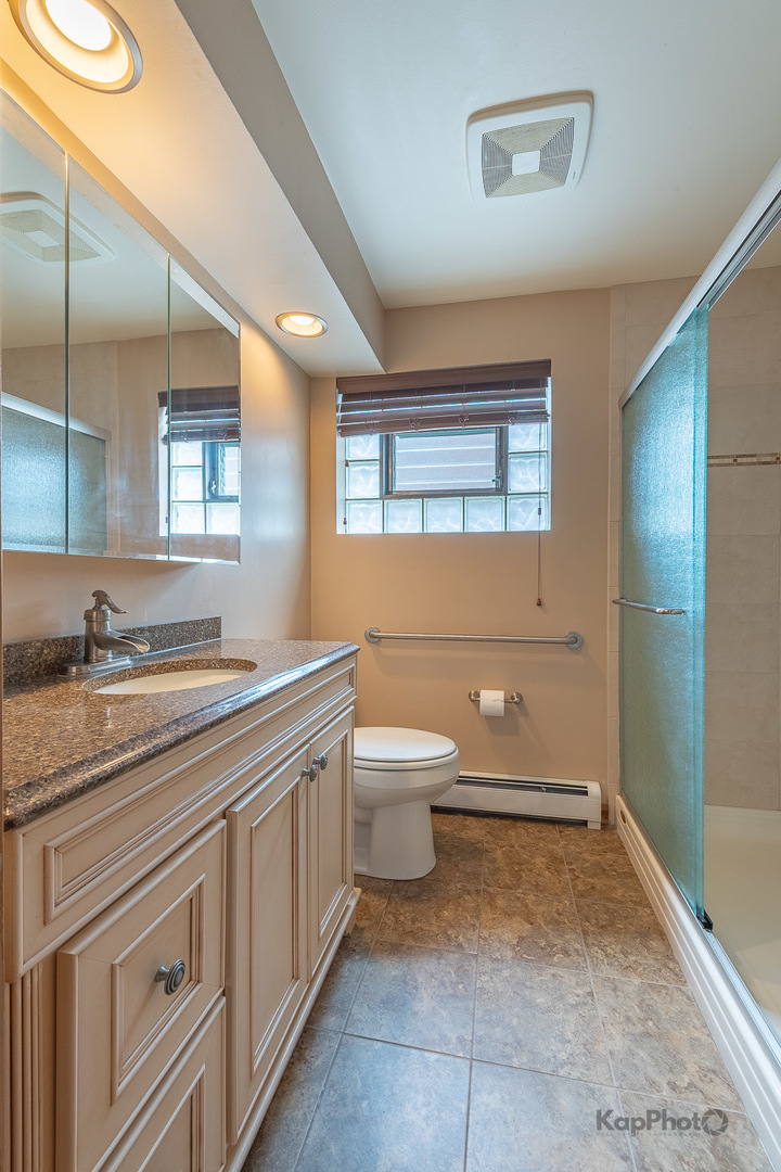8465 W Berwyn Avenue 1 Property Photo 22