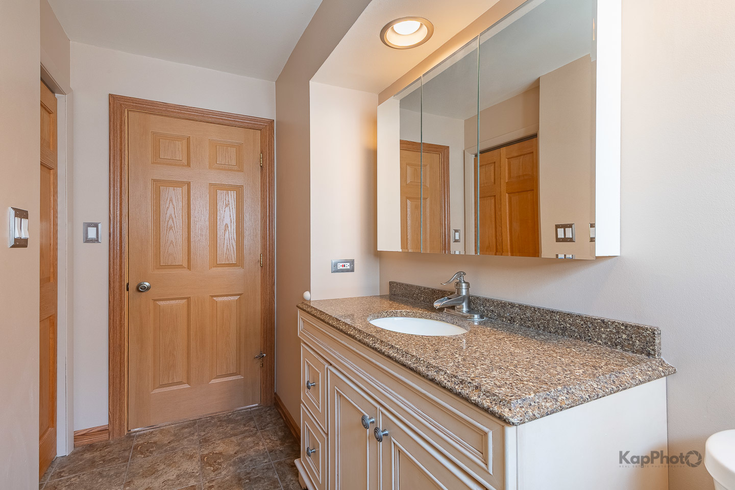 8465 W Berwyn Avenue 1 Property Photo 25