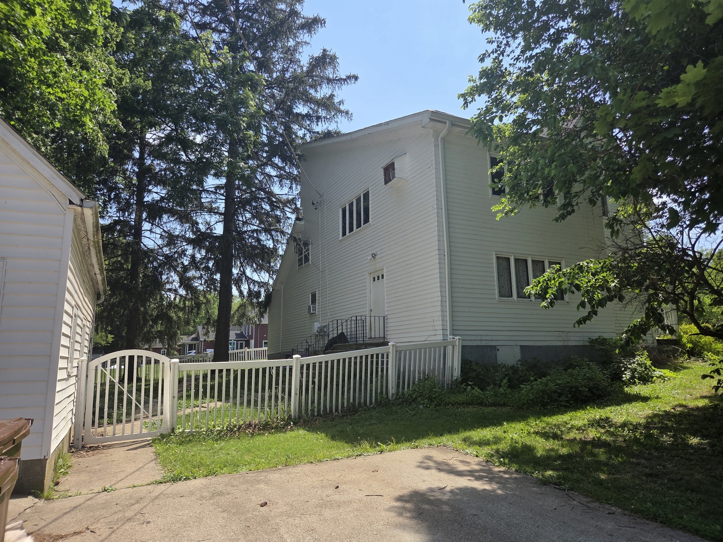 411 N 6th Street Property Photo 4
