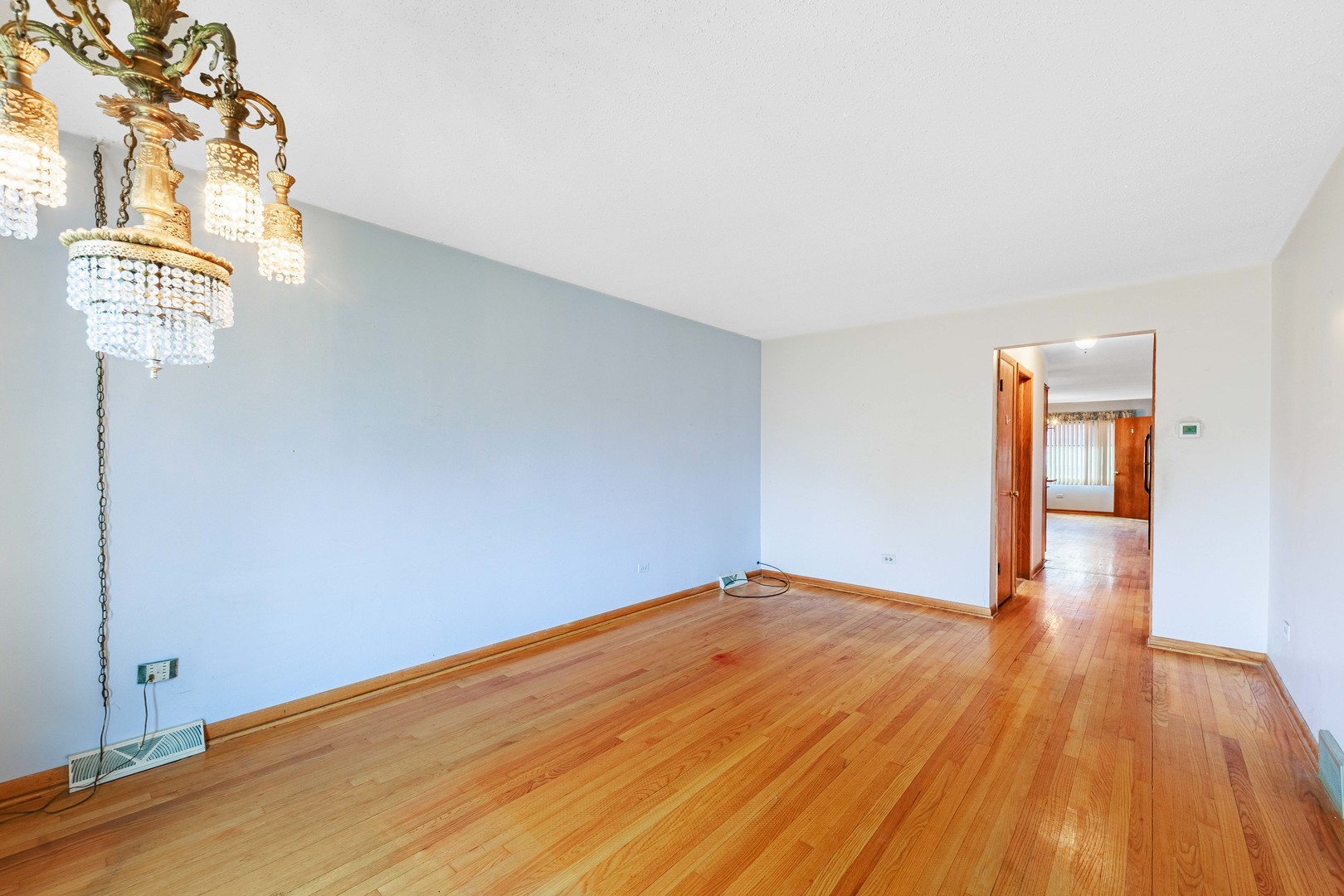 5530 S Merrimac Avenue Property Photo 2