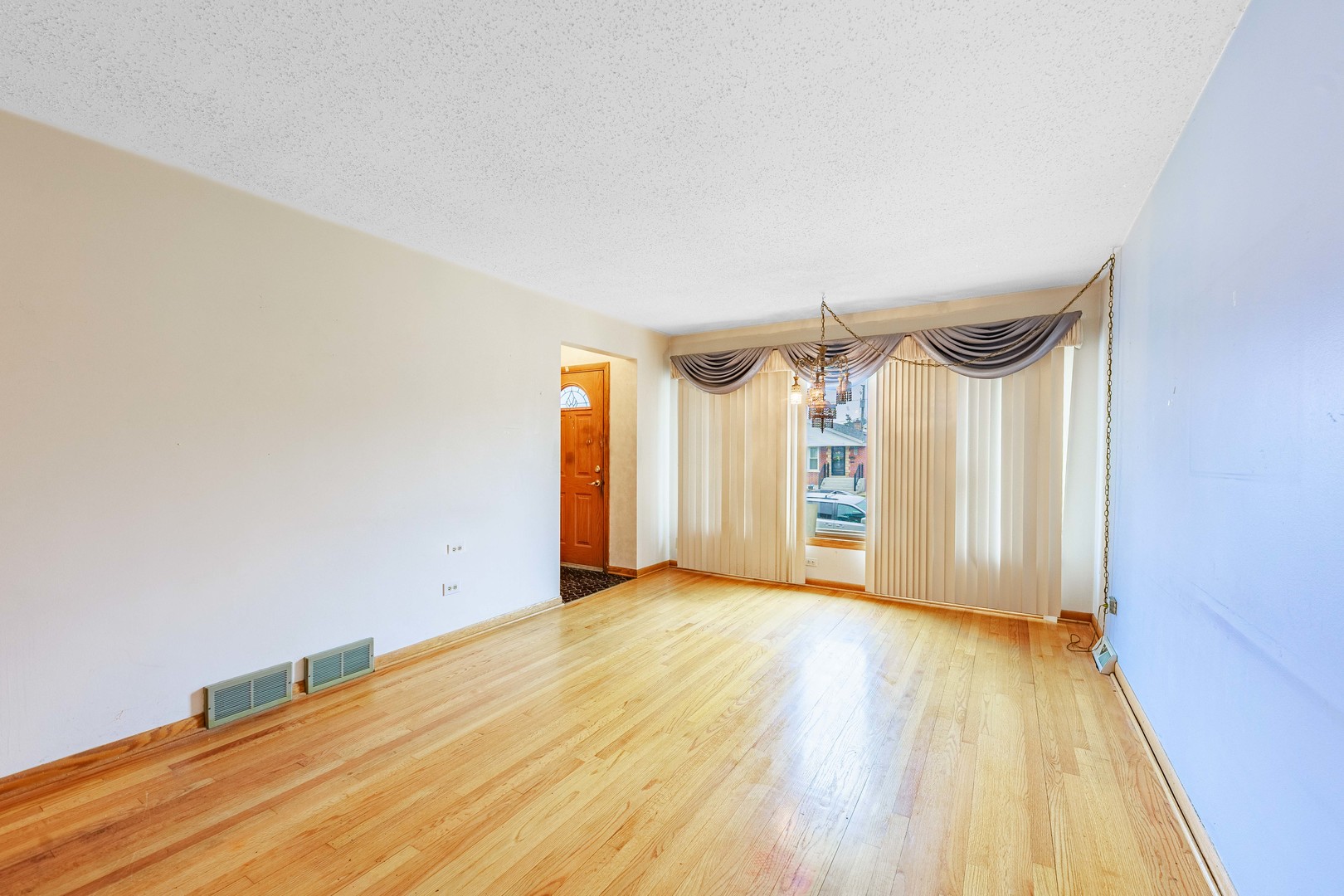 5530 S Merrimac Avenue Property Photo 3