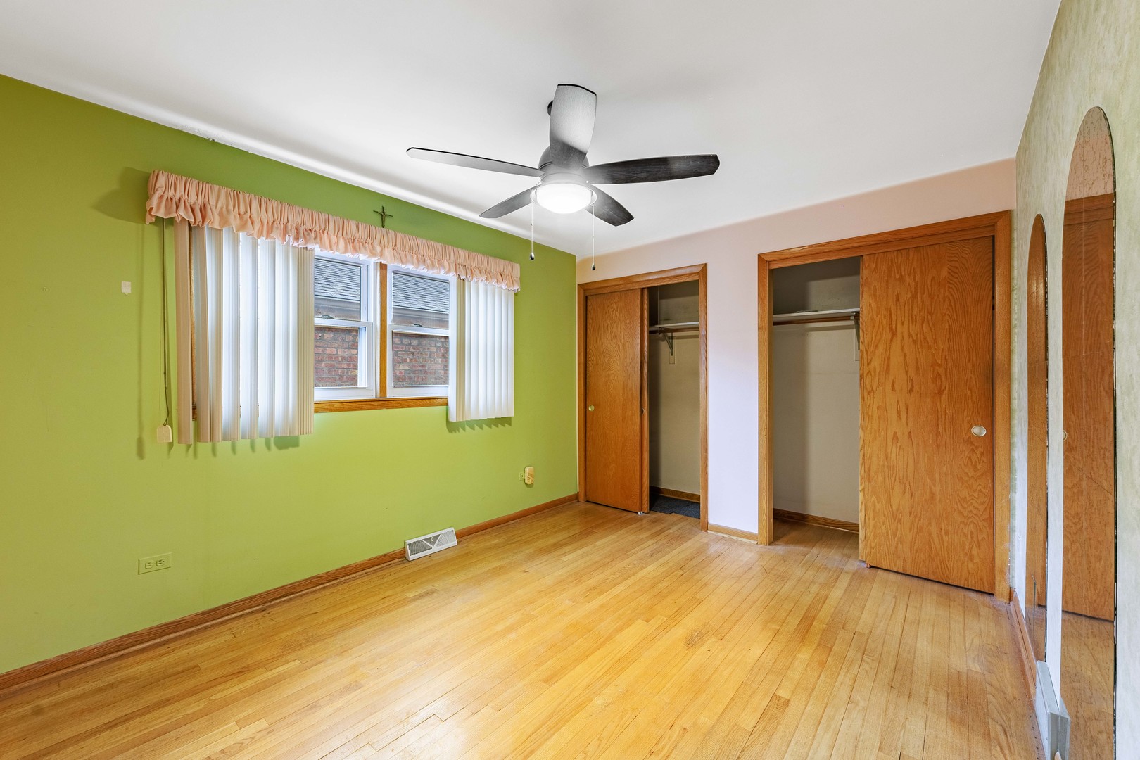 5530 S Merrimac Avenue Property Photo 4