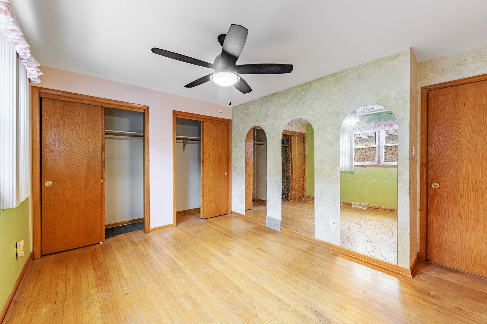 5530 S Merrimac Avenue Property Photo 5
