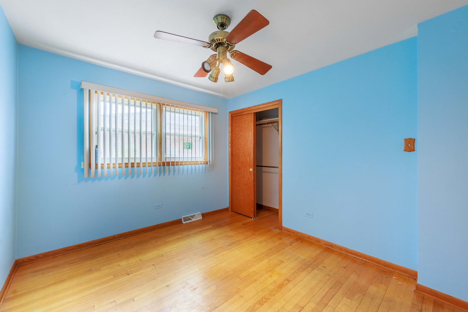 5530 S Merrimac Avenue Property Photo 6