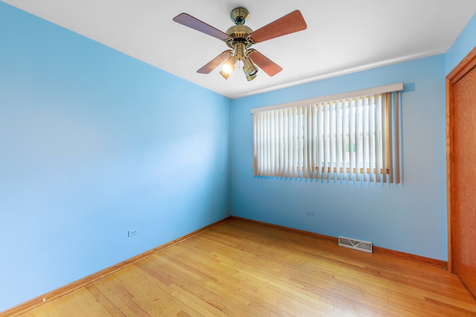 5530 S Merrimac Avenue Property Photo 7