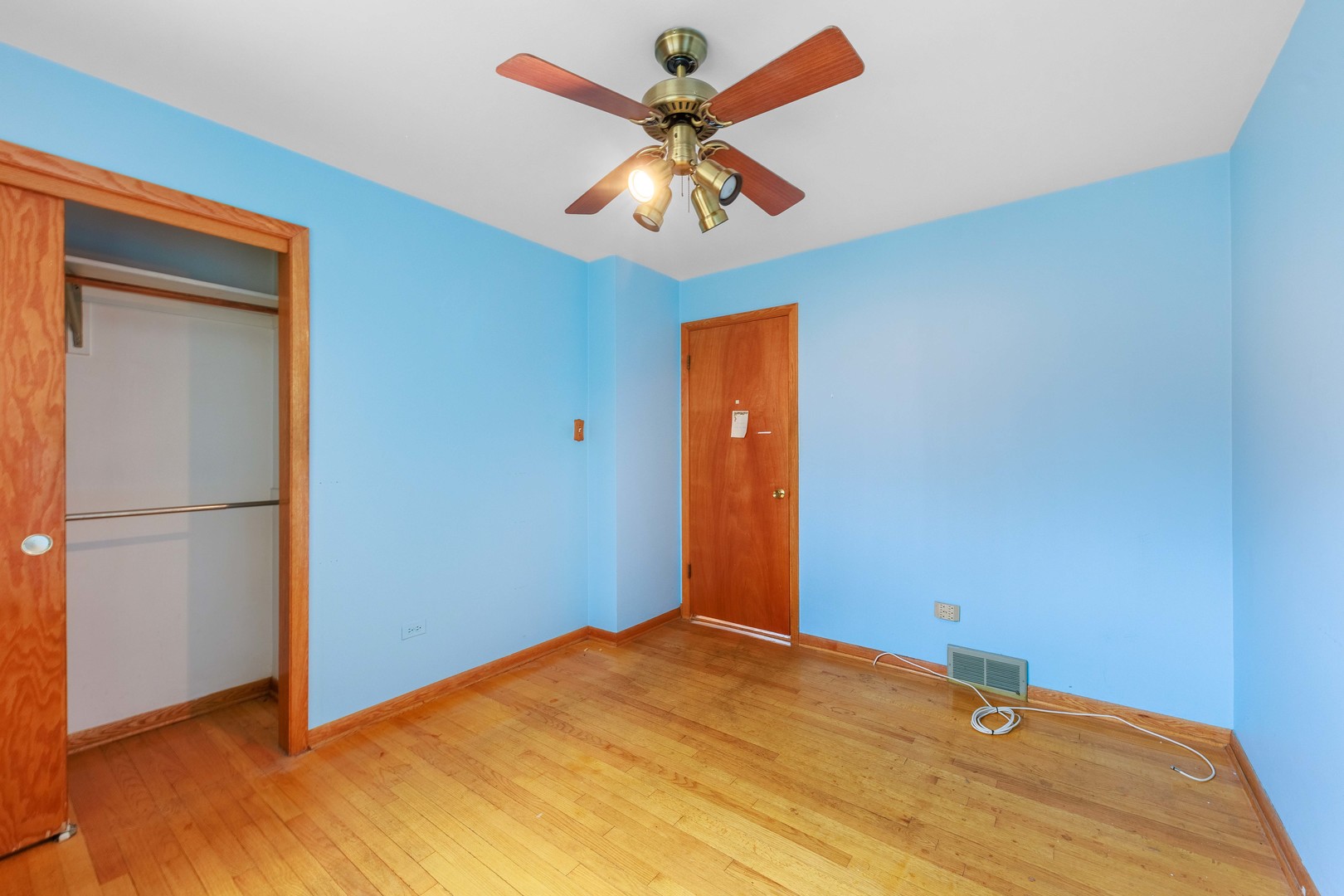 5530 S Merrimac Avenue Property Photo 8