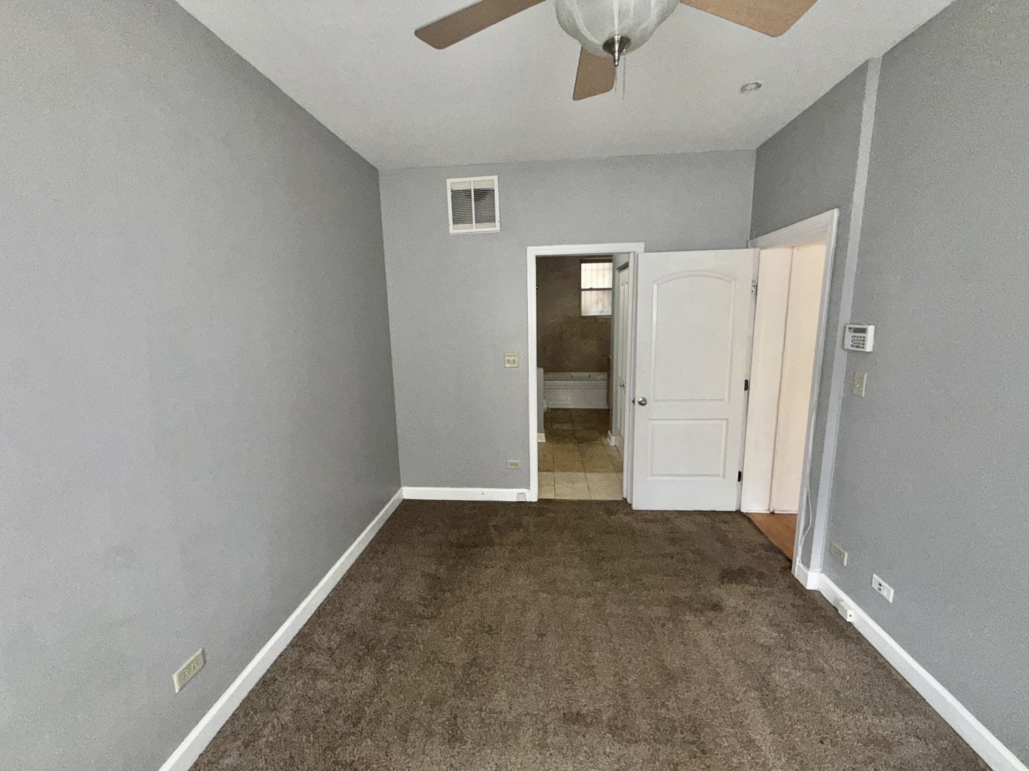 7722 S Cornell Avenue 1w Property Photo 4