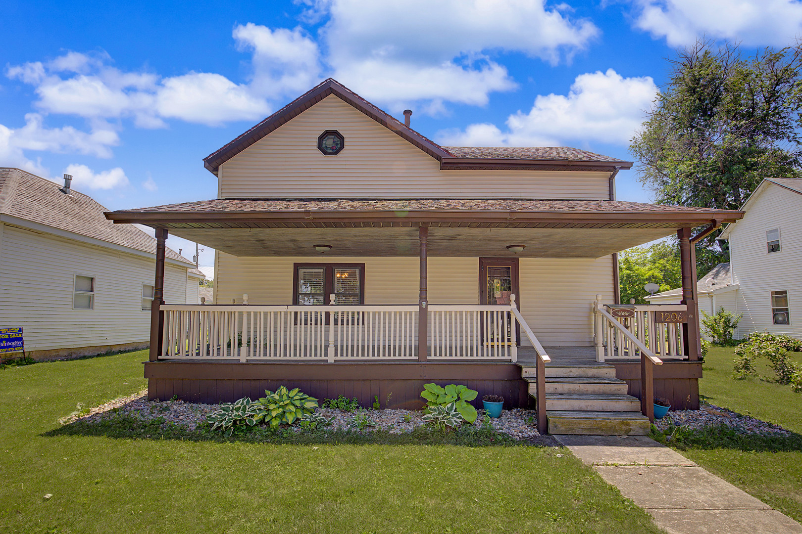 1206 E Main Street Property Photo 1