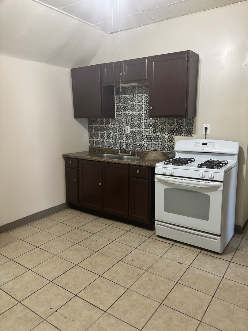 11317 S Edbrooke Avenue Property Photo 6