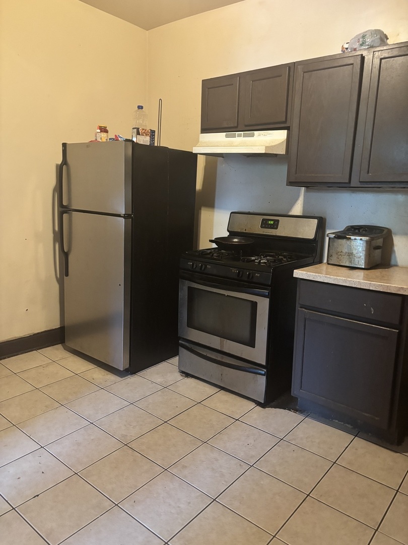 6715 S Bishop Street Property Photo 3