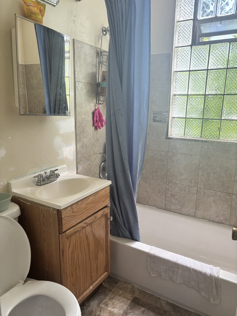 6715 S Bishop Street Property Photo 4