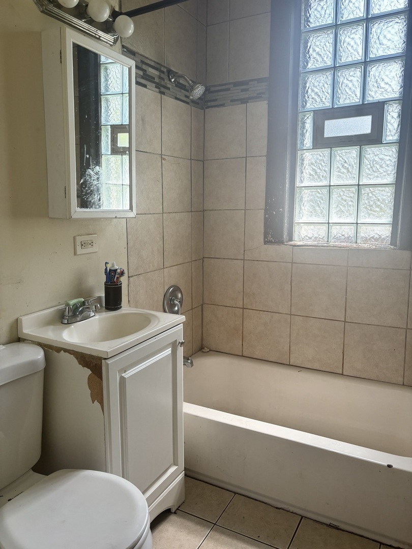 6715 S Bishop Street Property Photo 7