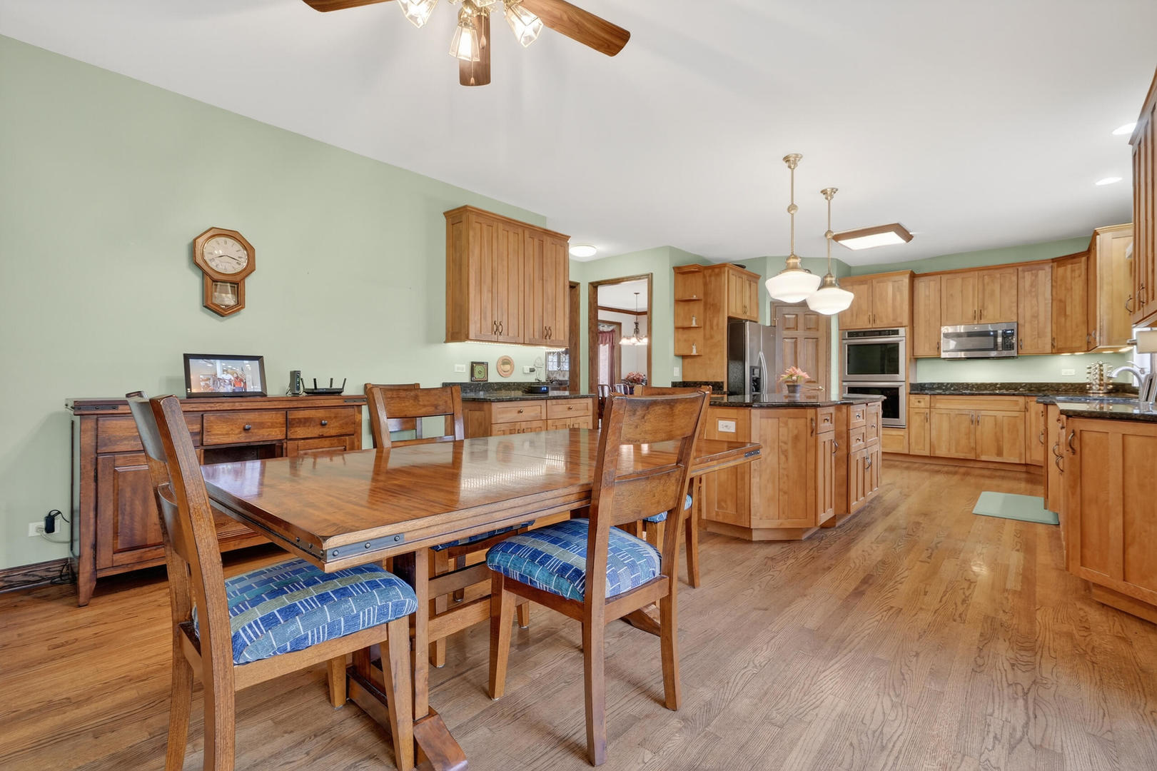1036 E Talbot Street Property Photo 11