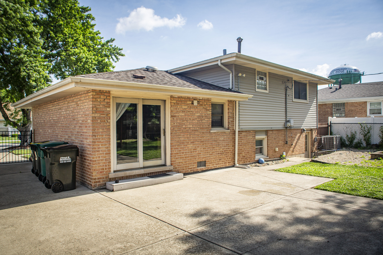 10435 Barnard Drive Property Photo 3