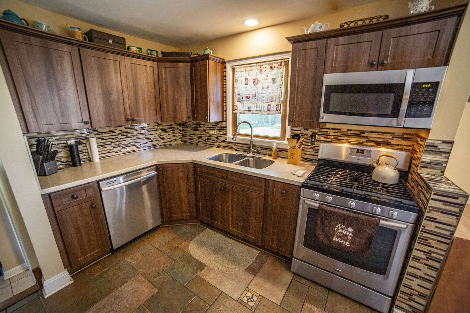 10435 Barnard Drive Property Photo 8