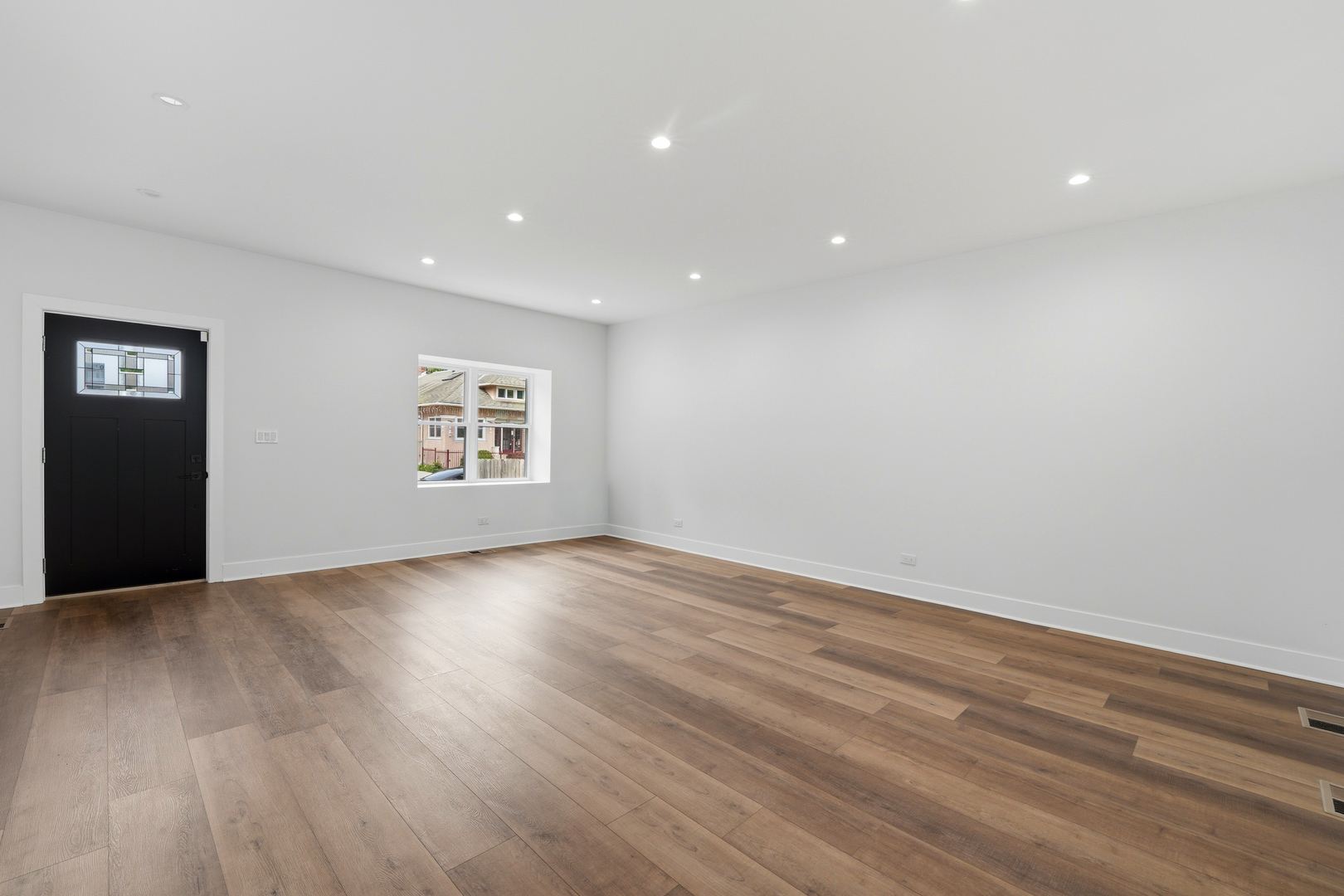 5729 W Ohio Street Property Photo 3