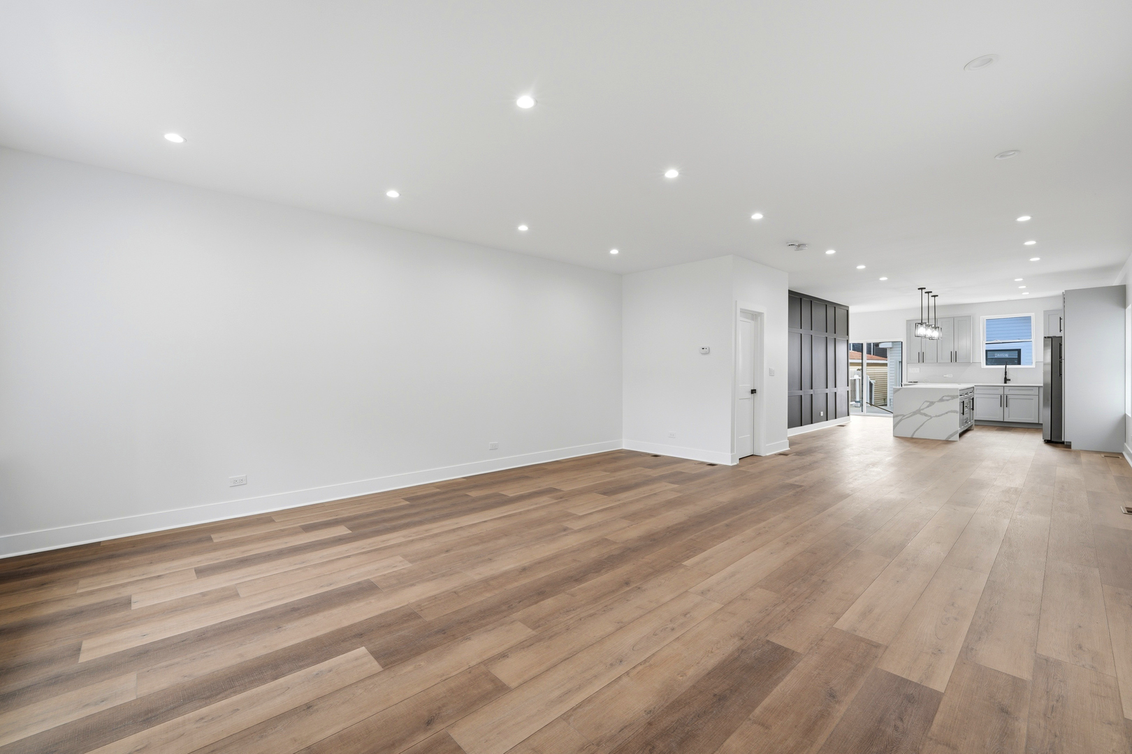 5729 W Ohio Street Property Photo 4
