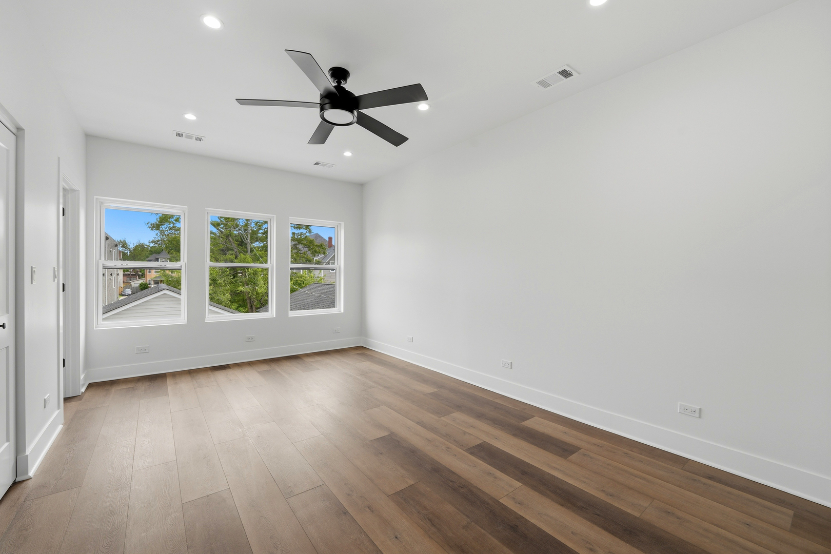 5729 W Ohio Street Property Photo 13