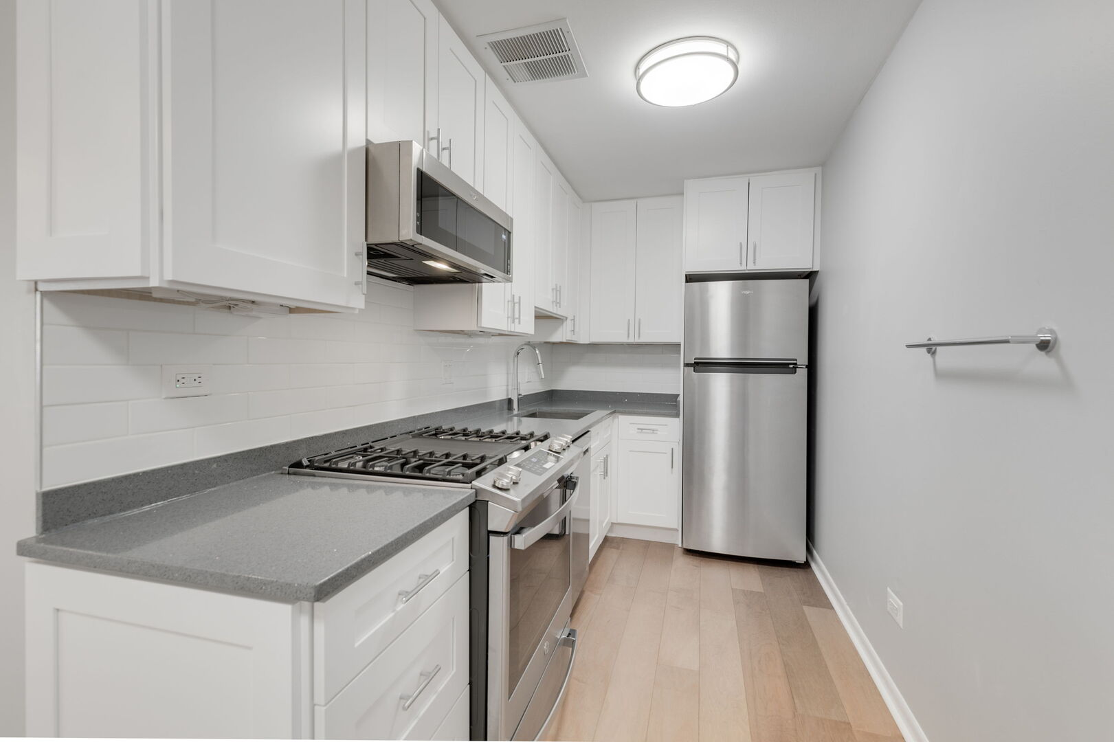 515 W Wrightwood Avenue 312 Property Photo 9