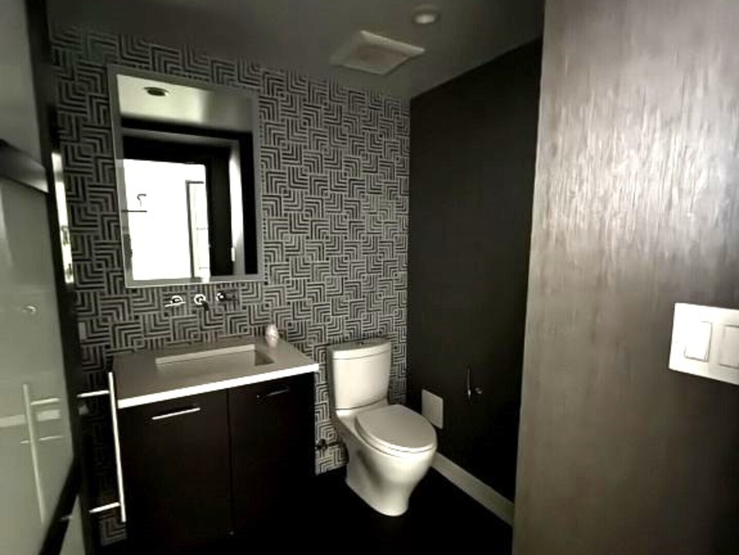257 E Delaware Place 1a2a Property Photo 8