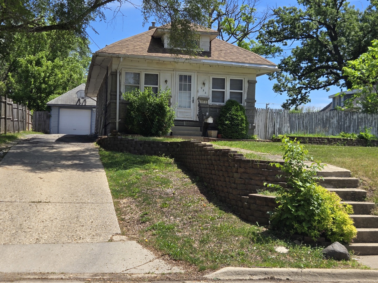 953 Elizabeth Street Property Photo 1