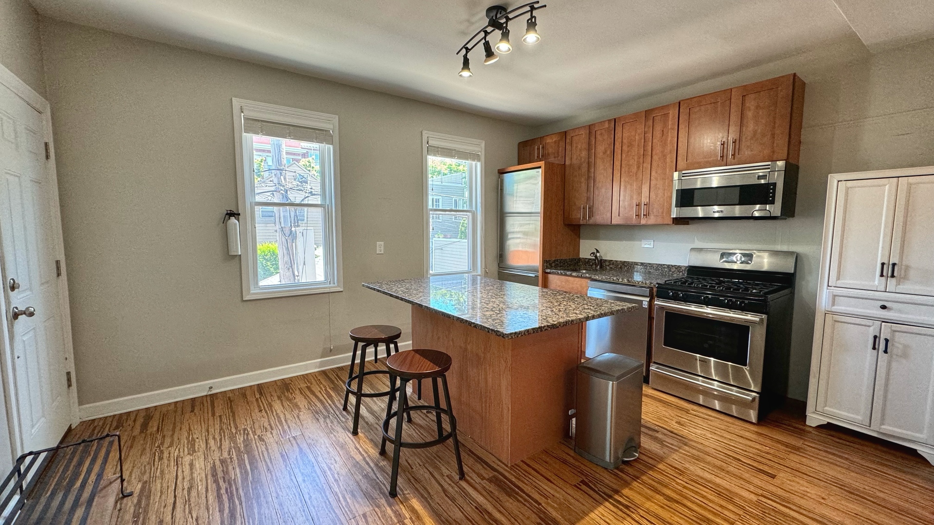 2115 W Wellington Avenue Property Photo 2