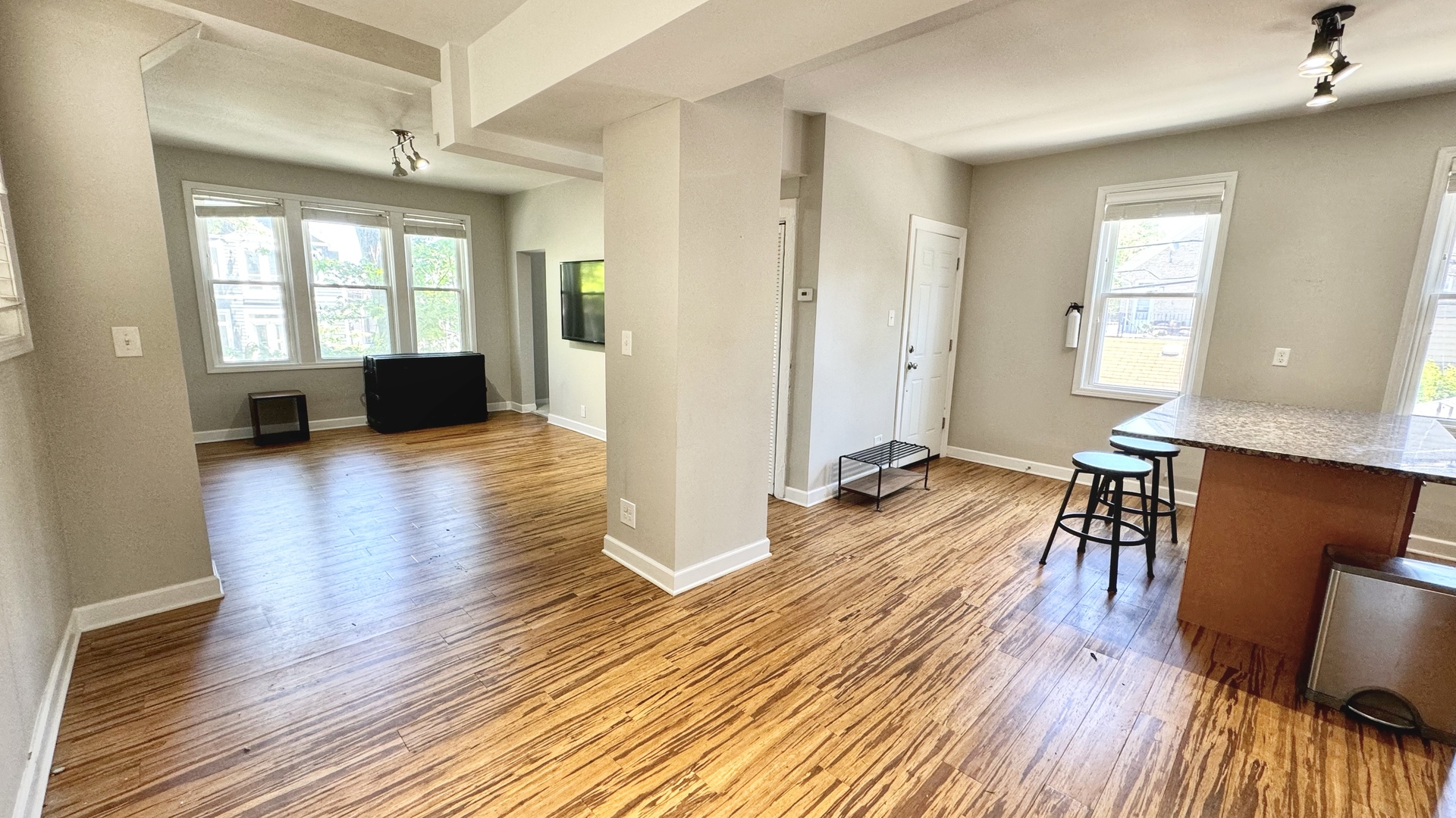 2115 W Wellington Avenue Property Photo 3