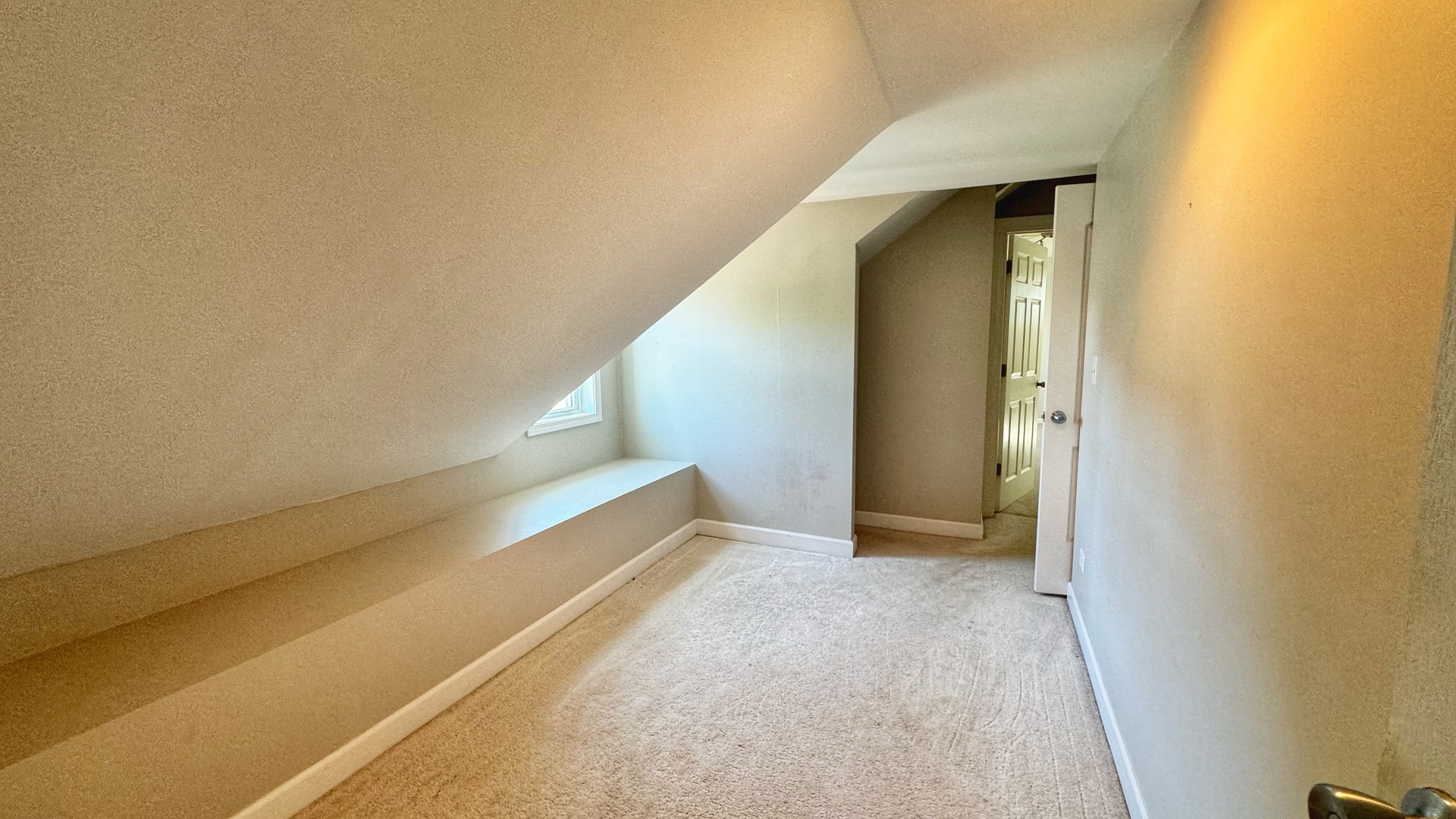 2115 W Wellington Avenue Property Photo 5
