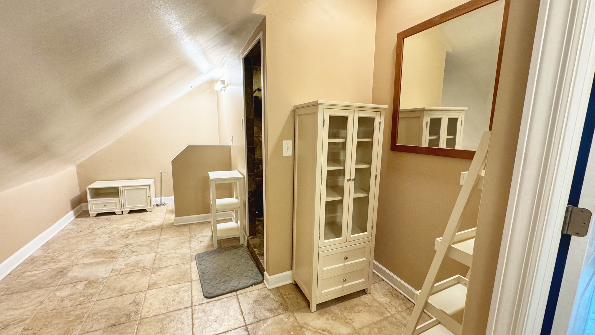2115 W Wellington Avenue Property Photo 8