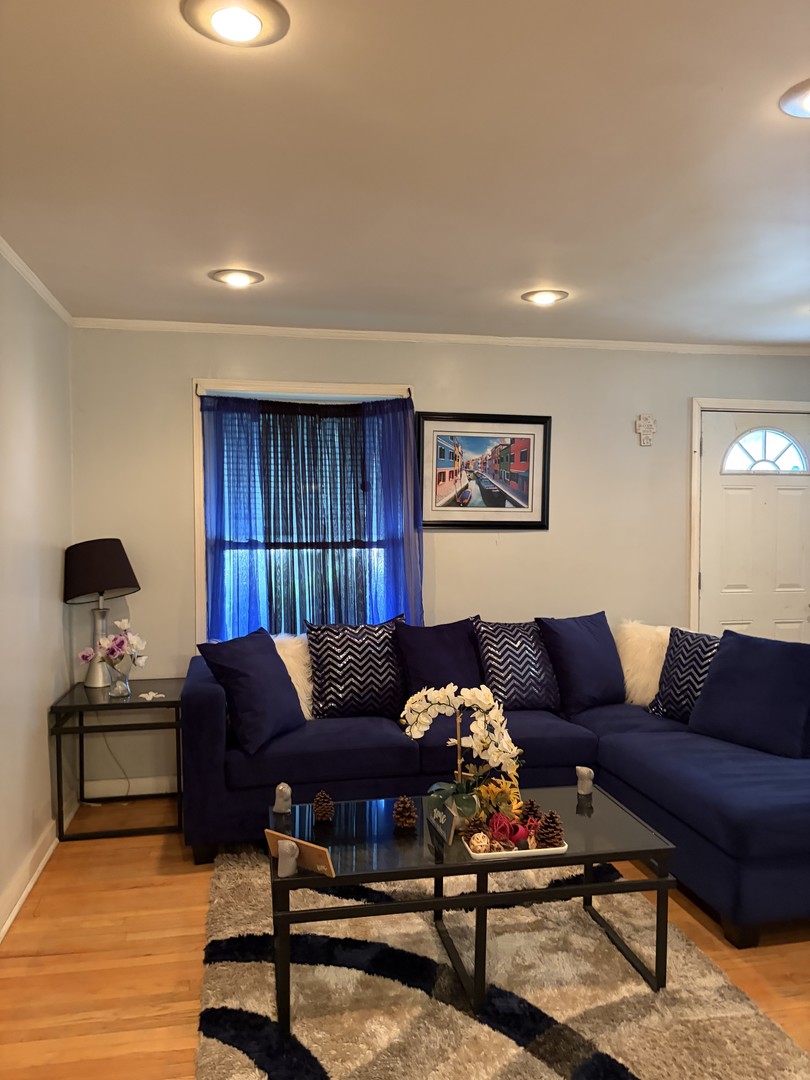9815 S Clyde Avenue Property Photo 4