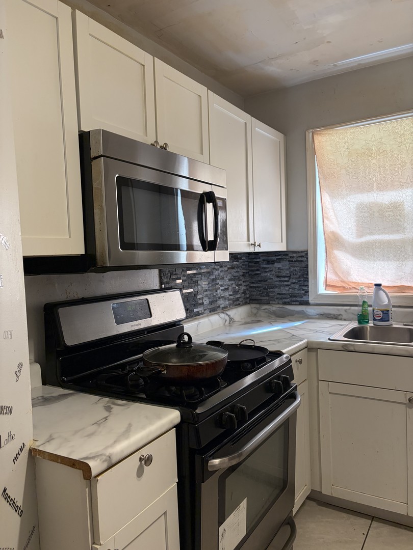 9815 S Clyde Avenue Property Photo 9