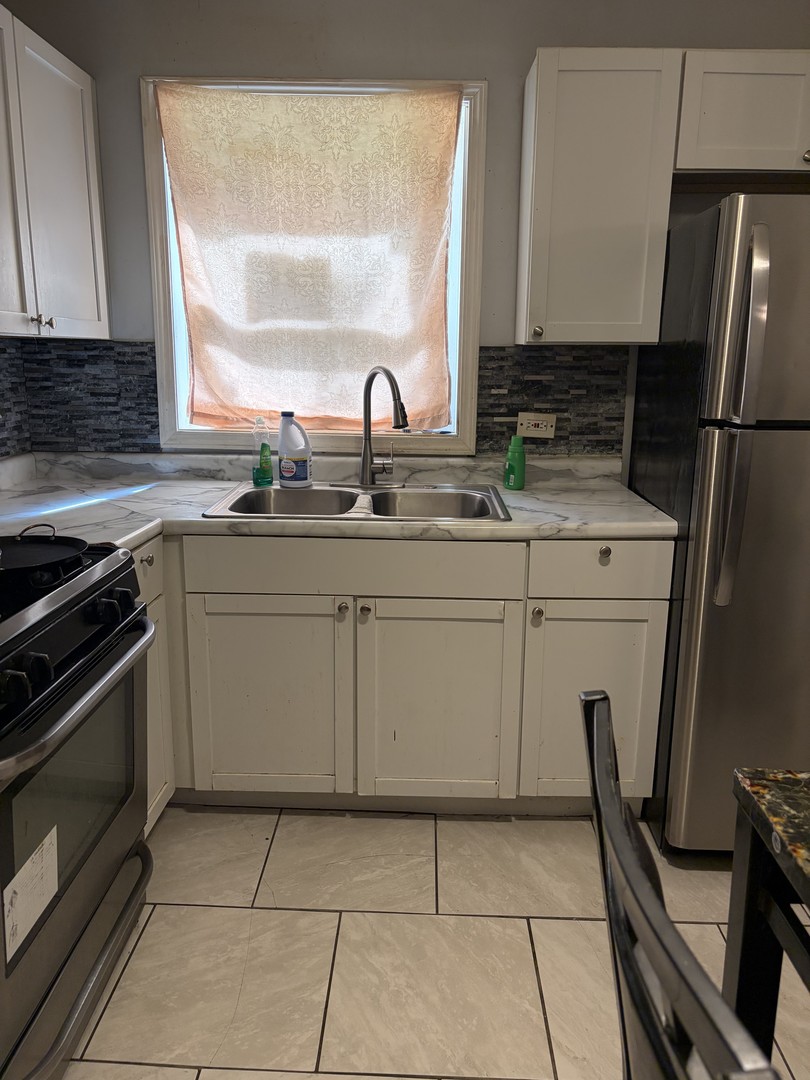 9815 S Clyde Avenue Property Photo 10